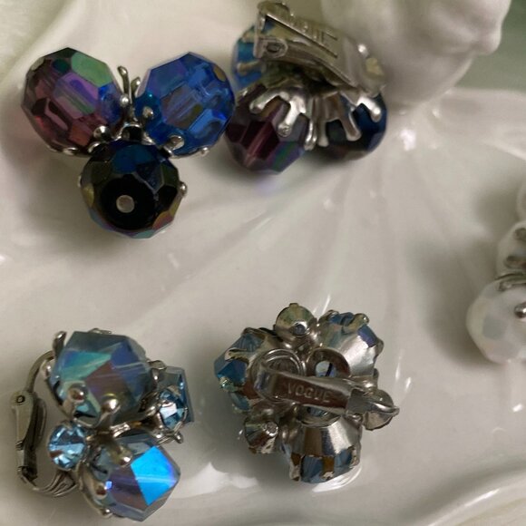 VOGUE TRIO VINTAGE BEADED CLIP EARRINGS - Picture 7 of 7